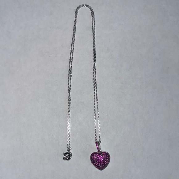 Elegant Silver and Pink Heart Necklace with Delicate Chain - Picture 2 of 3